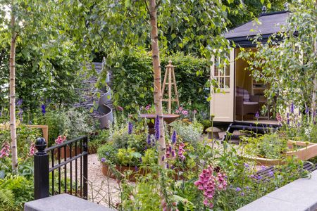 Cottage garden with shepherd's hut