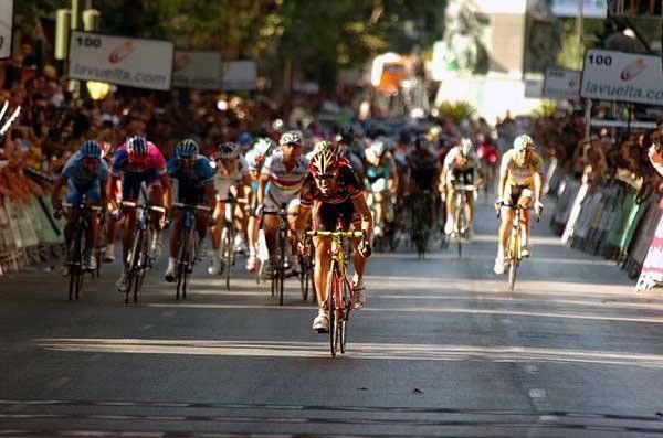 Valverde continues to hold the lead...