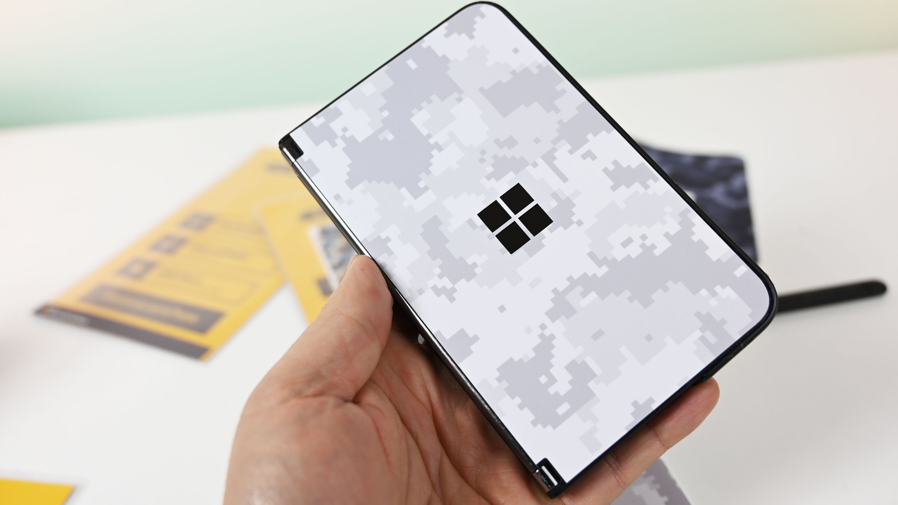 Camuflagem Dbrand para Surface Duo 2