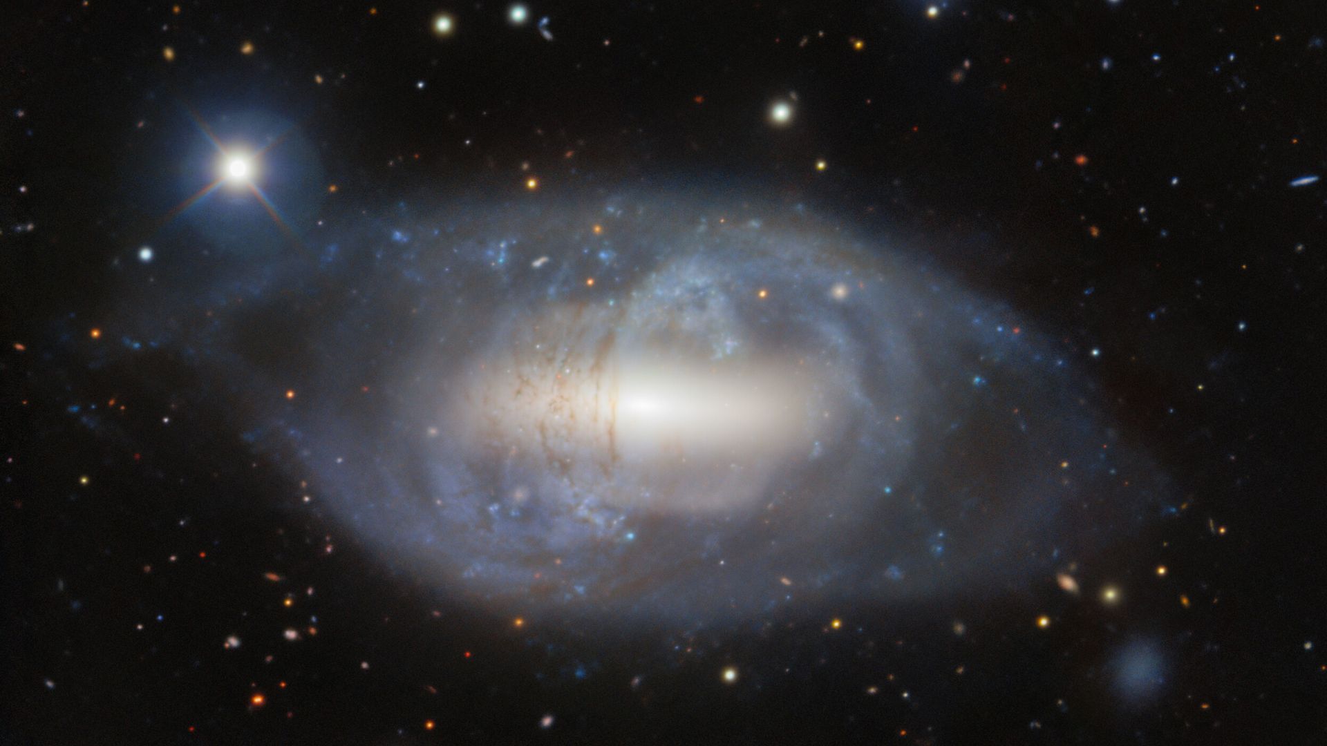 Space photo of the week Bizarre 'Helix Galaxy' is unlike any other in(02)