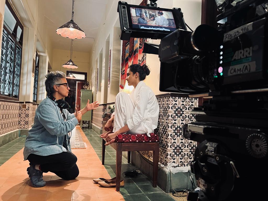 filmmaker Fawzia Mirza directs amrit kaur in a behind the scenes photo of the movie the queen of my dreams