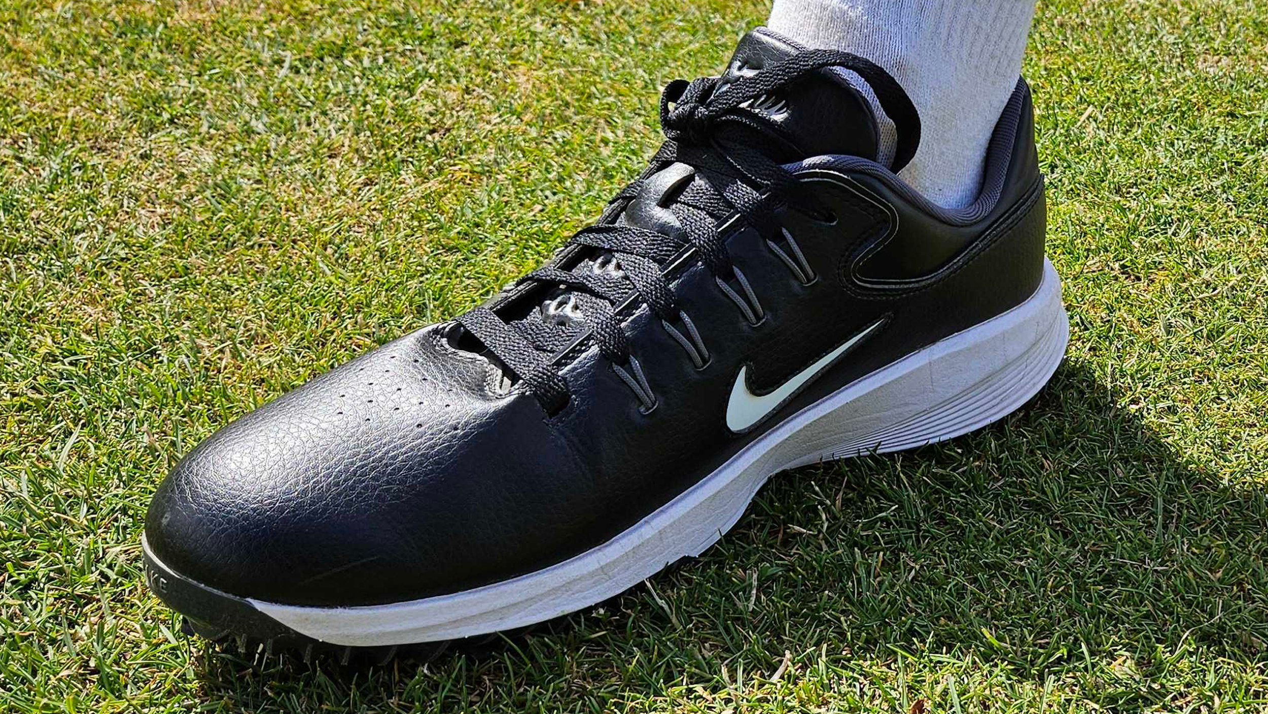 A general view of the Nike Victory Pro 4 Golf Shoes