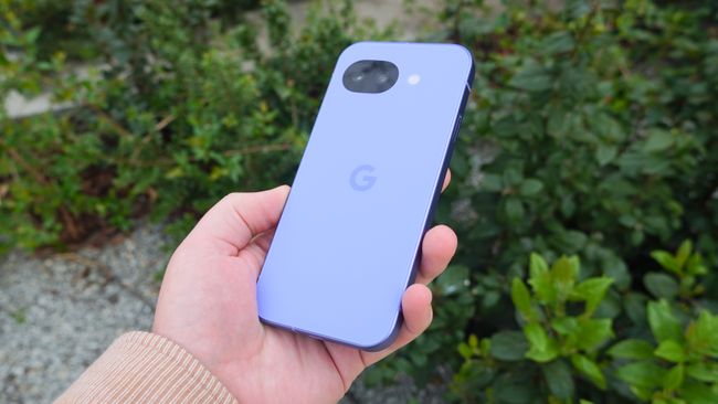 Недорогие телефоны на Android могут оказаться под угрозой — успейте получить этот бесплатный Google Pixel 10a от Verizon, пока не поздно