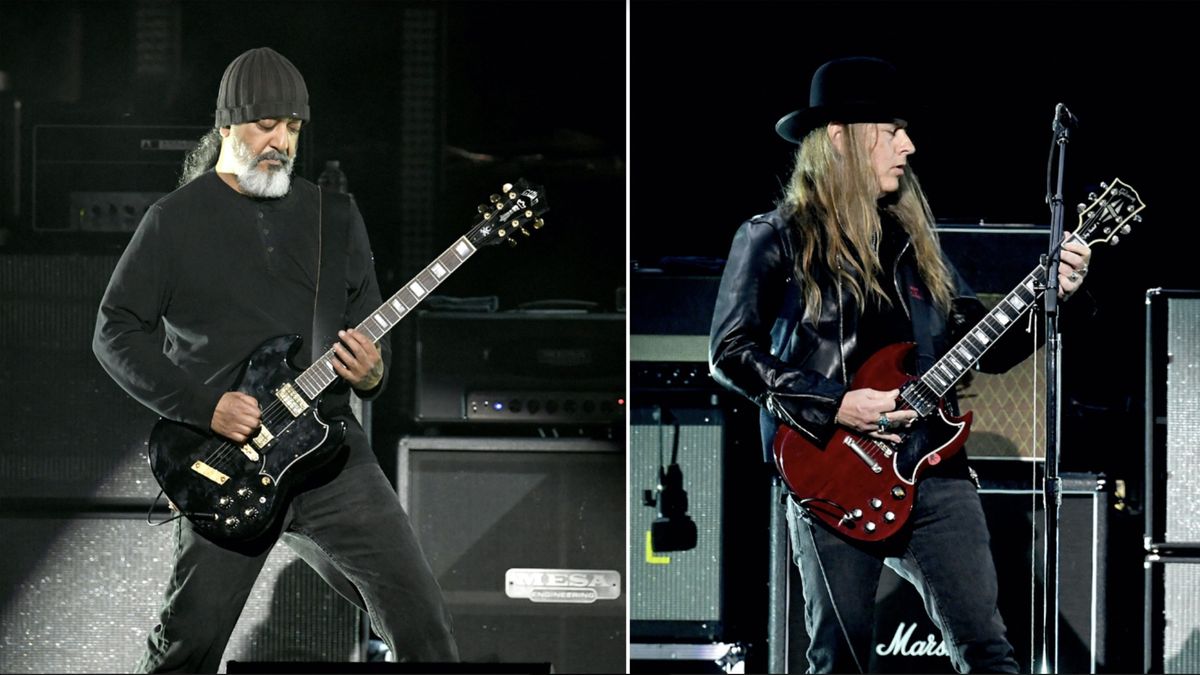 Kim Thayil (left) and Jerry Cantrell