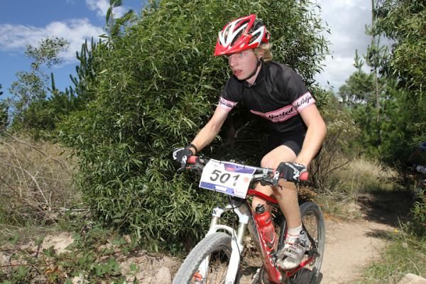 Hamish Prosser leads U17 men's race