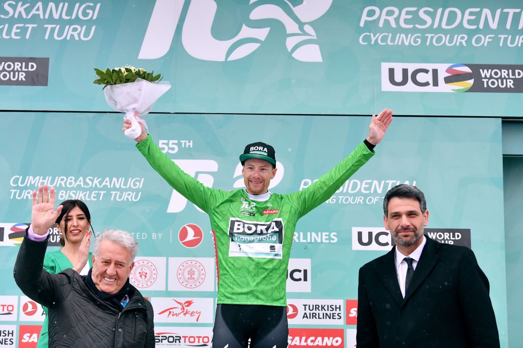 Sam Bennett leads the points classification