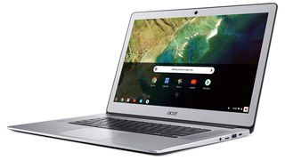 En åpen Acer Chromebook 15 mot en hvit bakgrunn.