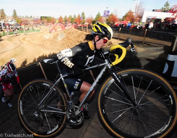 Andrea Smith (LadiesFirst Racing) running the stairs in 8th place
