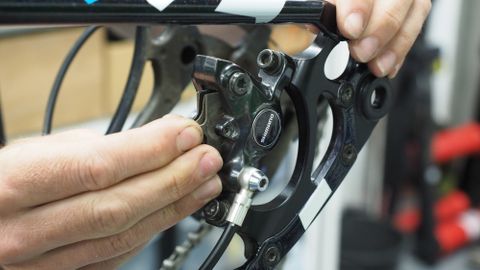 How to replace your bike's disc brake pads Bike Perfect
