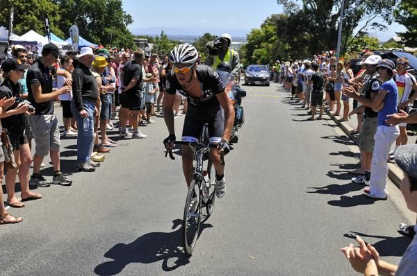 Roman van Uden is goes it alone one lap later.