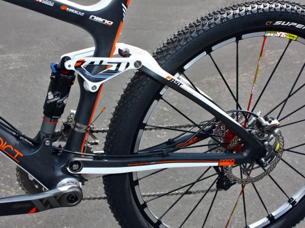 Felt would have liked to retain its six-bar Equilink suspension system for its new race bike but says the modified single-pivot layout won out on account of its lighter weight.