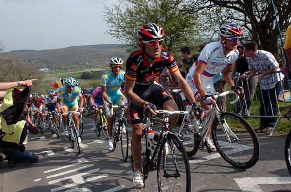 A pair of national champions on La Redoute: Spain's Alejandro Valverde and Russia's Serguei Ivanov.