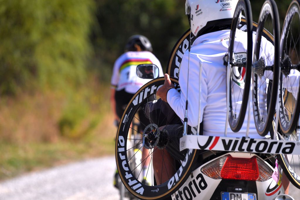 ARCIDOSSO ITALY SEPTEMBER 12 Annemiek Van Vleuten of The Netherlands and Team Mitchelton Scott Mechanical Problem Vittoria Wheels during the 31st Giro dItalia Internazionale Femminile 2020 Stage 2 a 1248km stage from Civitella Paganico to Arcidosso GiroRosaIccrea GiroRosa on September 12 2020 in Arcidosso Italy Photo by Luc ClaessenGetty Images