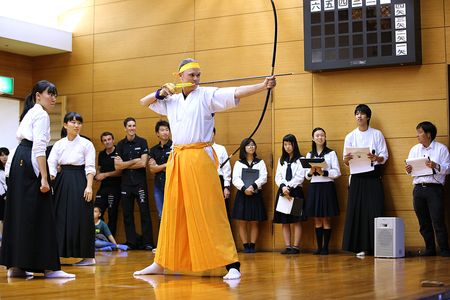 Chris Froome takes aim