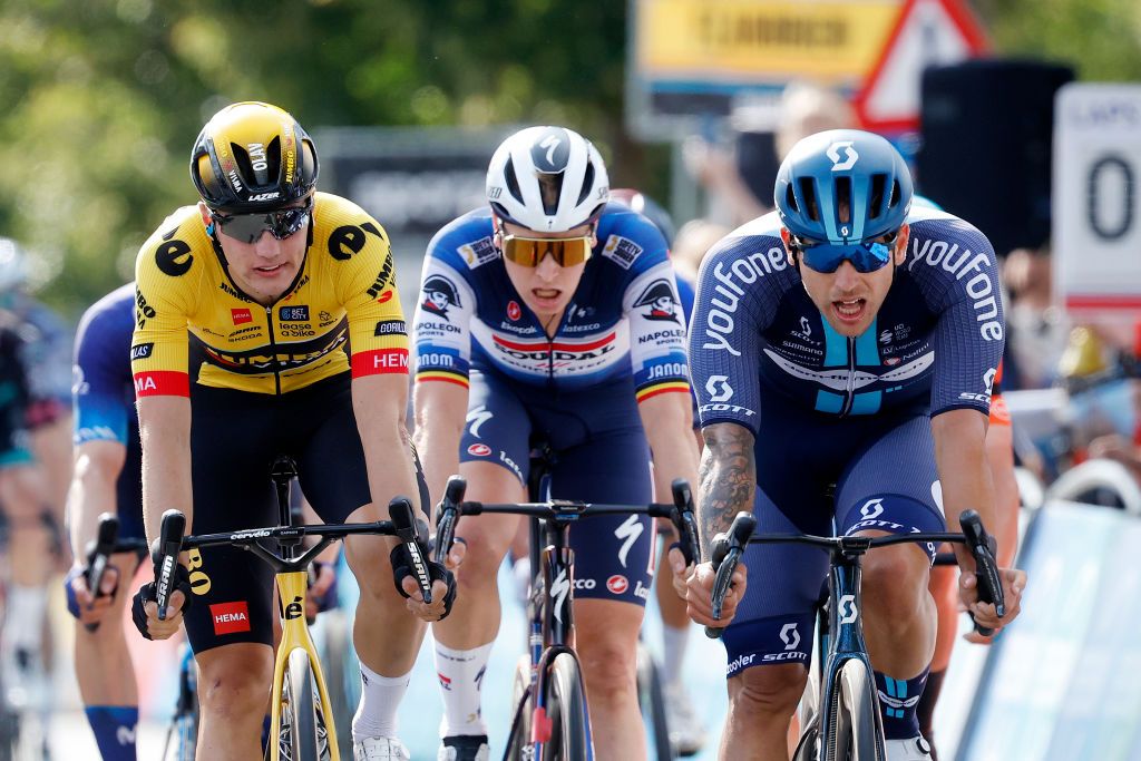 PEER BELGIUM AUGUST 26 LR Olav Kooij of The Netherlands and Team JumboVisma and Sam Welsford of Australia and Team DSMFirmenich sprint at finish line during the 19th Renewi Tour 2023 Stage 4 a 1794km stage from Beringen to Peer UCIWT on August 26 2023 in Peer Belgium Photo by Bas CzerwinskiGetty Images