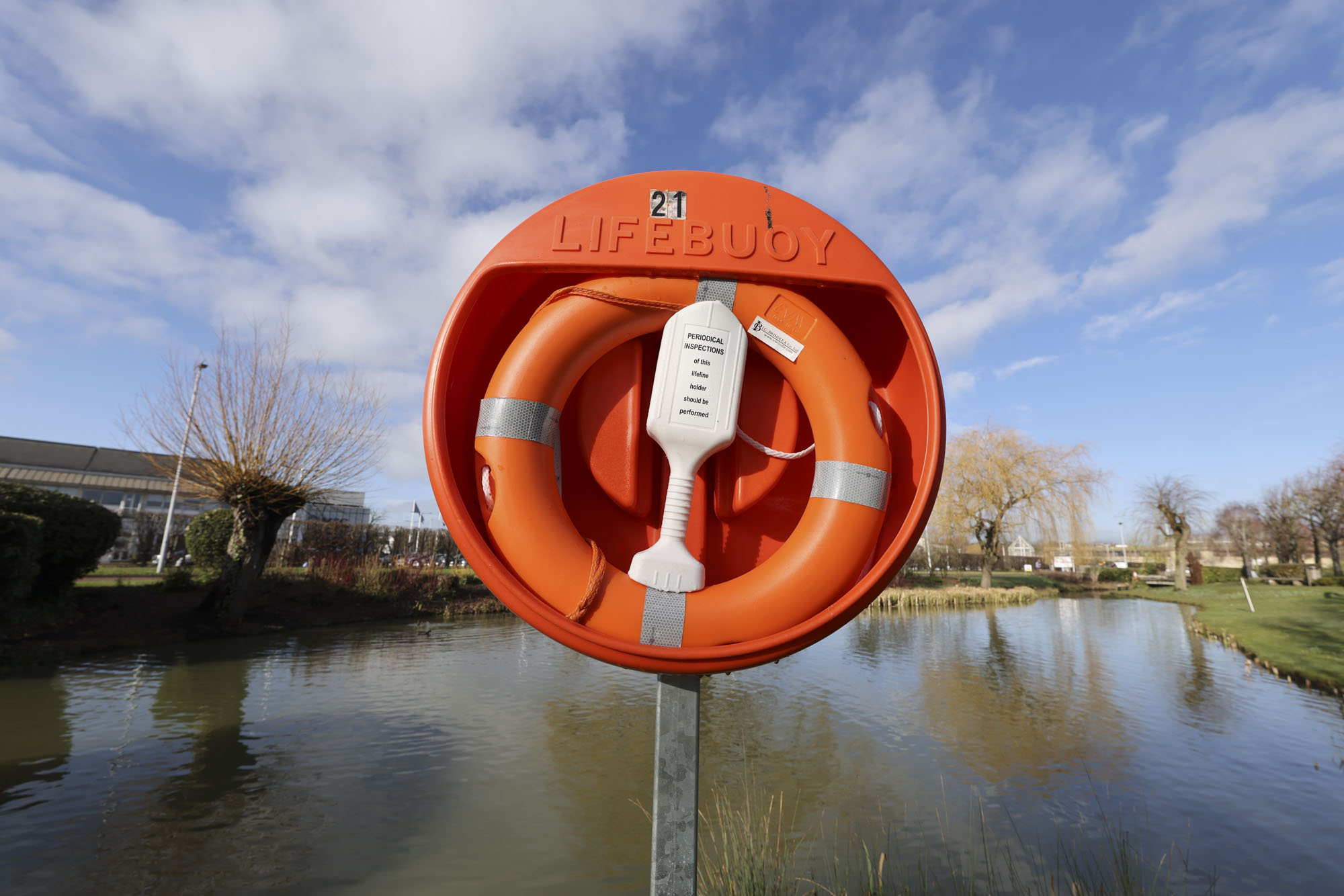 Canon RF 14mm F1.4L VCM sample image gallery: a life ring in front of a lake