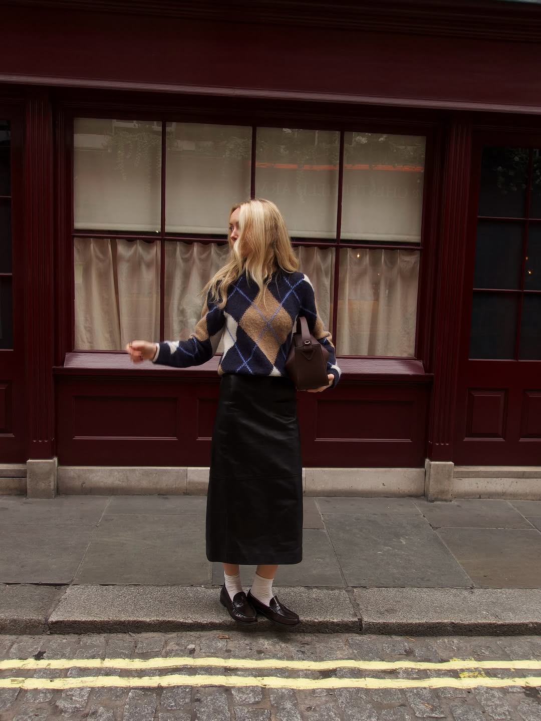 LONDON IT GIRL TRENDS 2026: statement knits