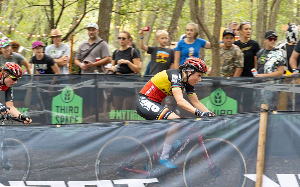 Sanne Cant at the UCI Waterloo Cyclo-cross World Cup at the elite women's race 2021