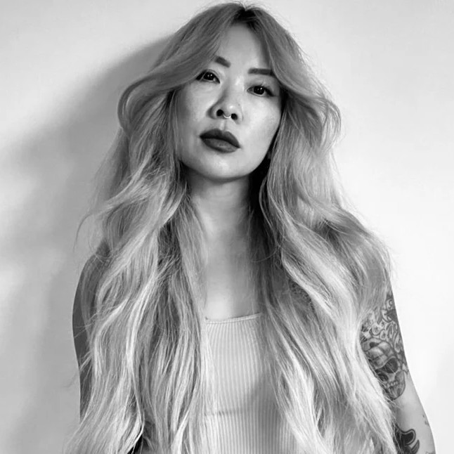 A black and white photo of hairstylist Sienree Du with her hair worn long and wavy