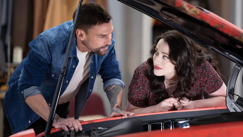 Gabriel (played by Seann William Scott) looks under the bonnet with Riley (Kat Dennings) in &quot;Shifting Gears&quot;