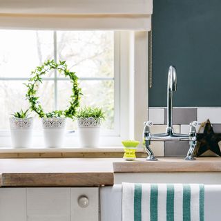 kitchen with white washbasin