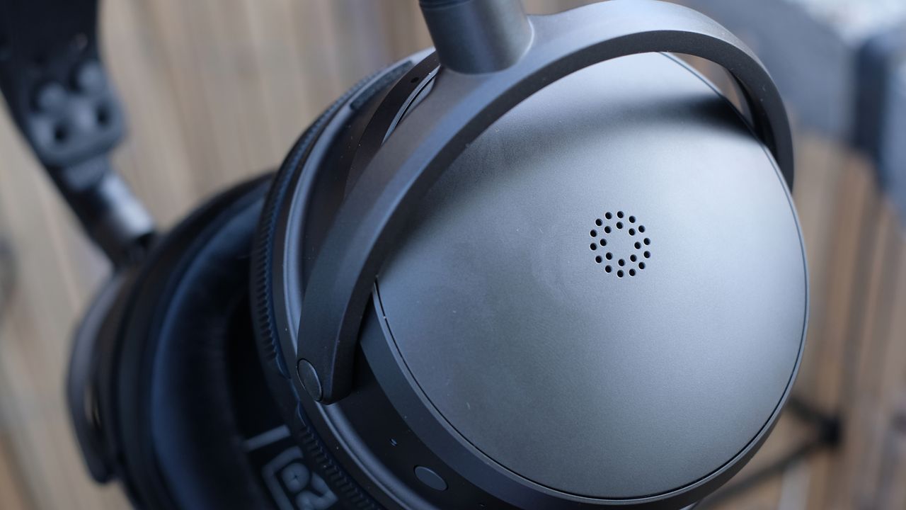 Photograph of Audeze Maxwell 2 headphones
