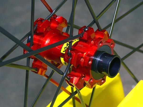 The Crossmax SLR will also sprout a 20mm TA version for '09 with wider hub flanges for a stiffer wheel.