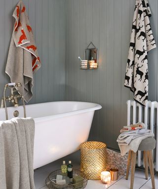 bathroom with grey wall and white bath tub