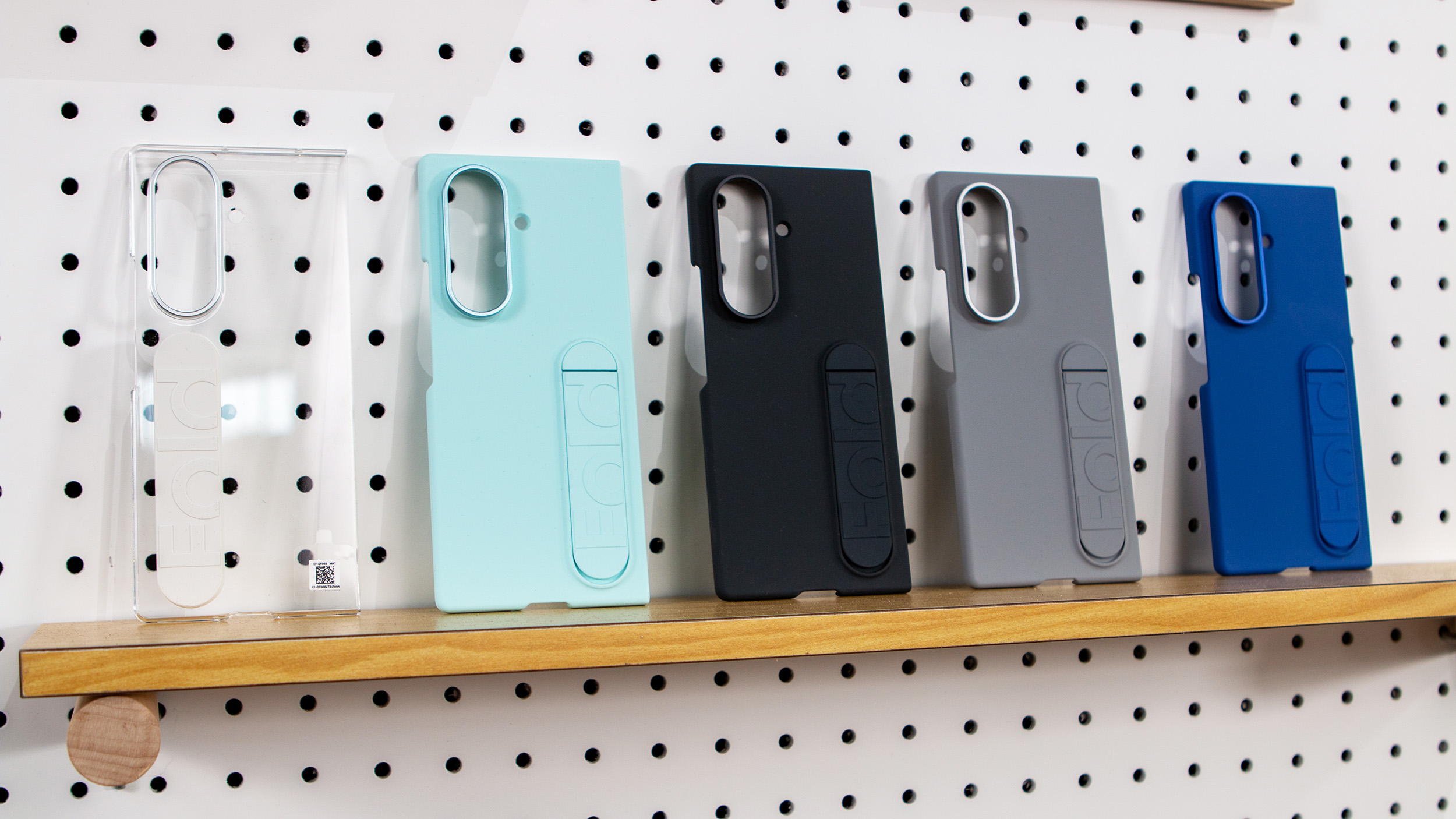 Samsung Galaxy Z Fold 7 grip case hands-on