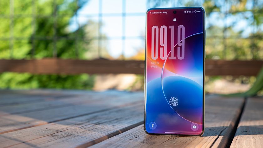 The default blue and red lockscreen Oxygen OS 16 wallpaper on a OnePlus 13