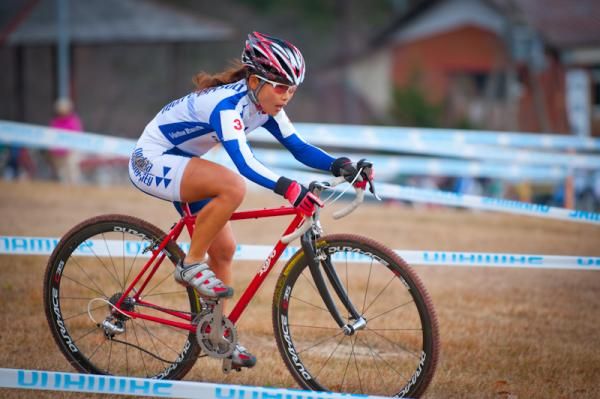 Fukumoto Chika (Sylbesto Doushisha Univ) racing third place
