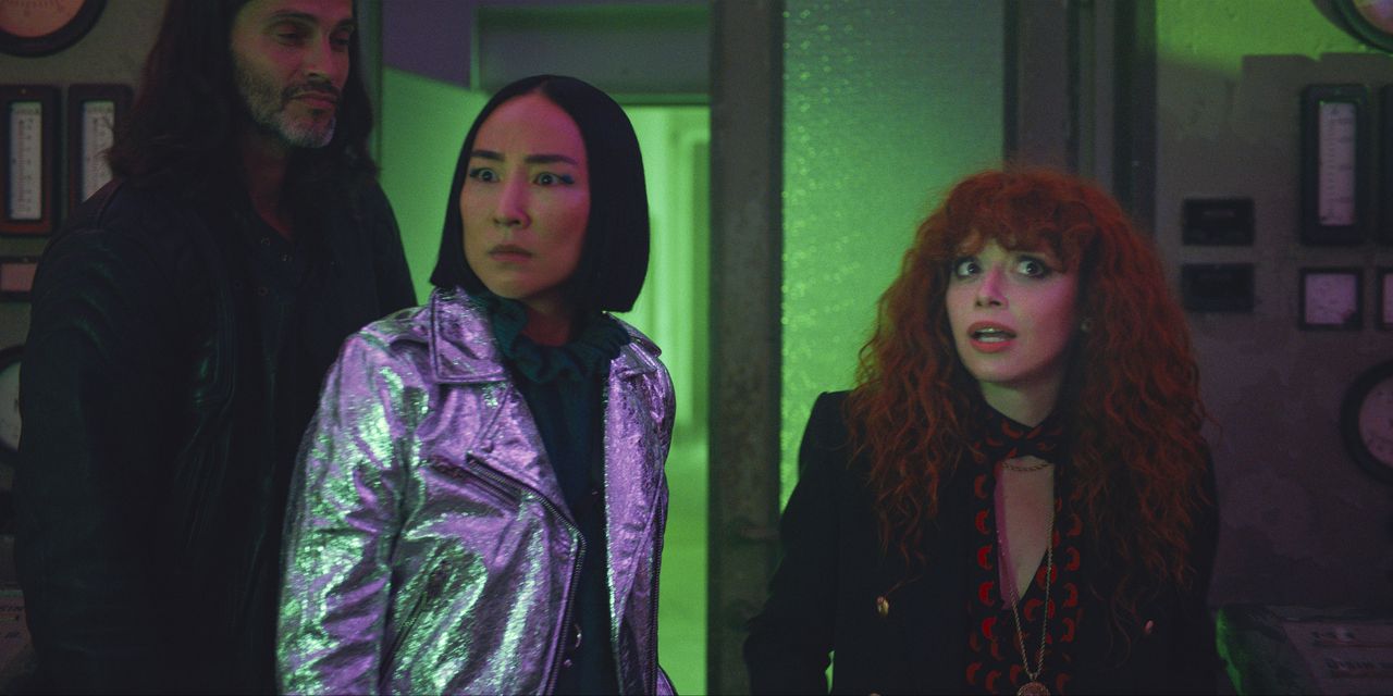 Natasha Lyonne as Nadia and Greta Lee as Maxine in Russian Doll season 2