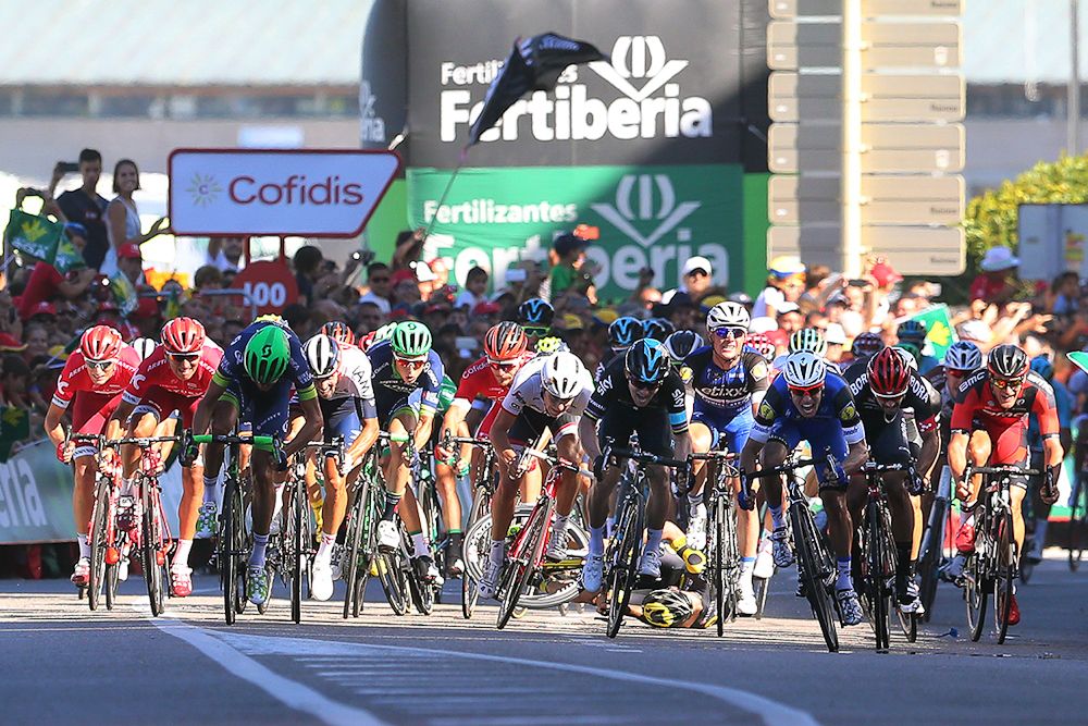 The sprinters bear down on the line at the end of the Vuelta's second stage