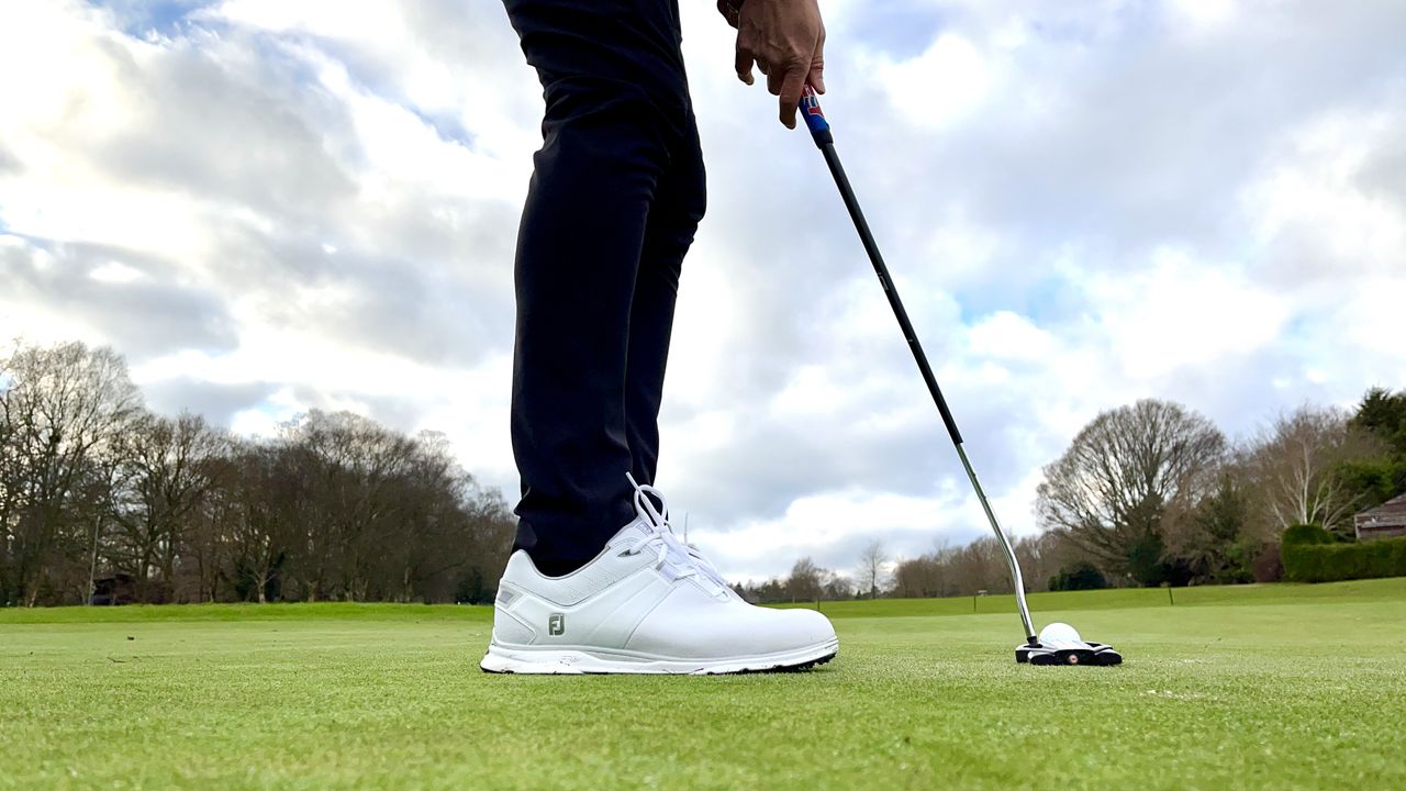 The FootJoy Pro SL whilst someone putts