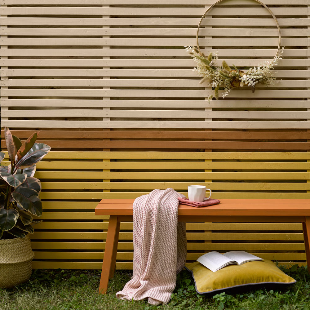 garden area with wooden fence and bench