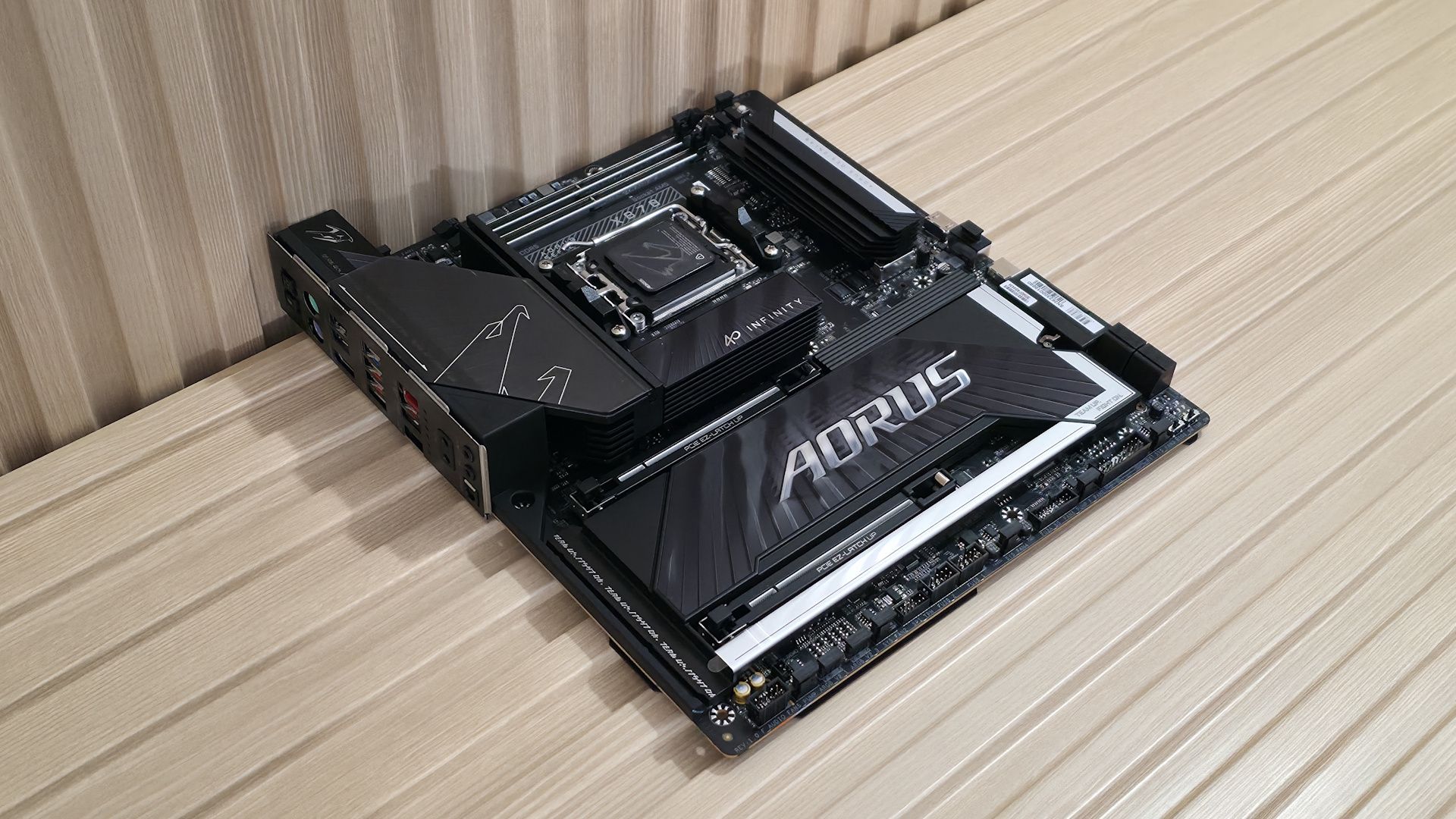 Gigabyte X870 Aorus Infinity - Board images