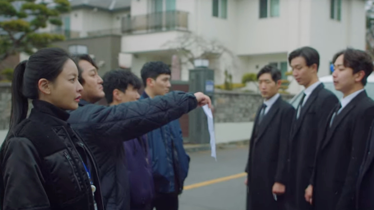 a stare-down on Café Minamdang