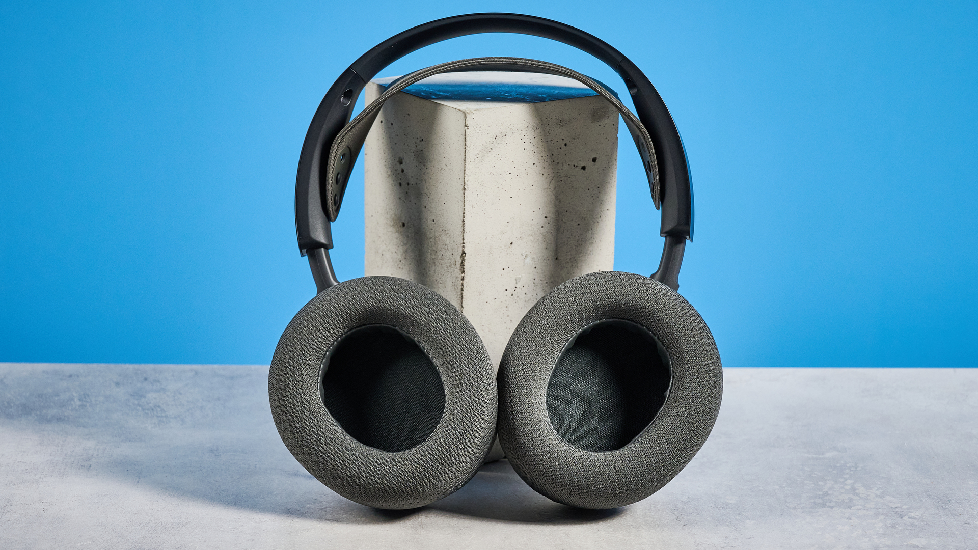 The SteelSeries Arctis Nova 7 Gen 2 against a blue background