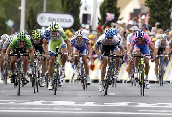 Tyler Farrar makes a late charge but can't get past Mark Cavendish.