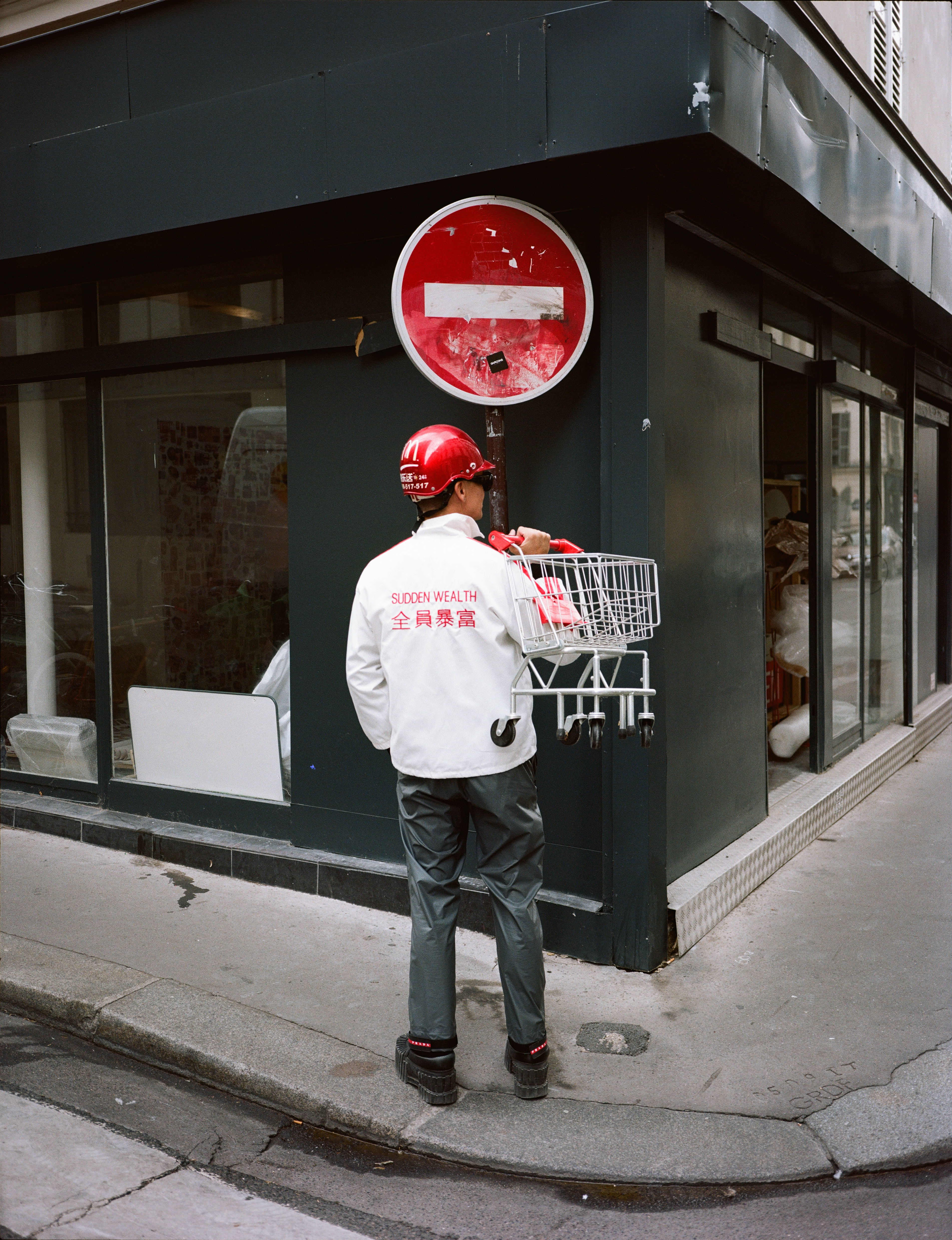 Item Idem paris exhibition, &#039;the holiday market&#039;