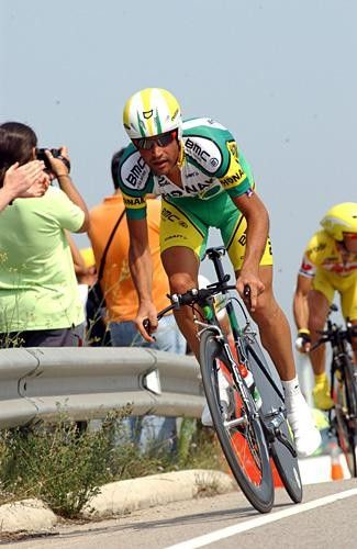 Oscar Pereiro (Phonak) travelling well