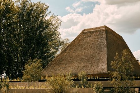 Reethaus exterior with thatched roof in Berlin