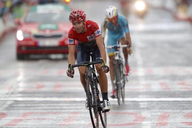Alejandro Valverde (Movistar) was dropped and lost his race lead