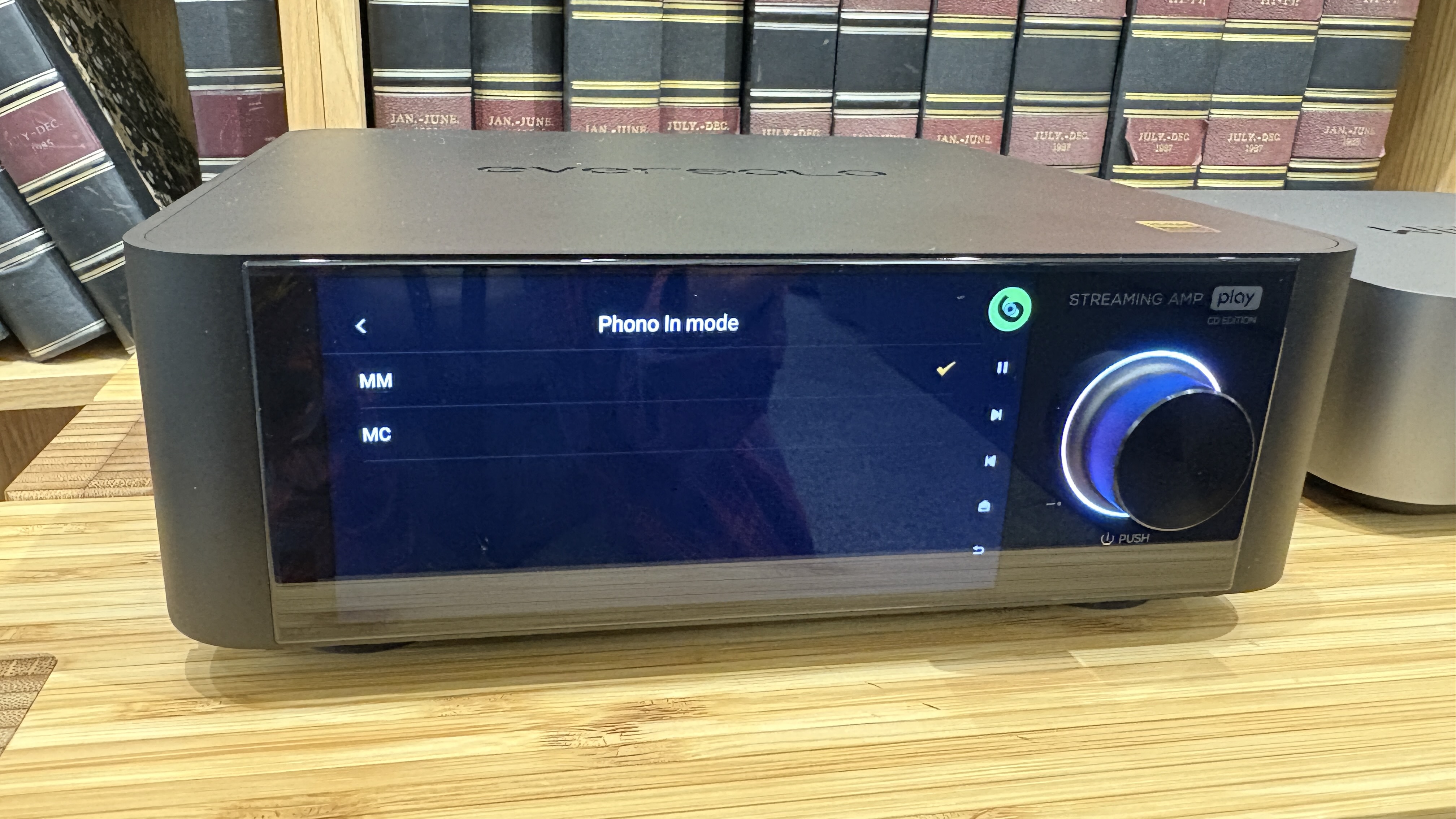 Eversolo Play CD Edition showing MM and MC phono stage options