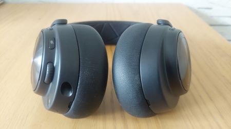 SteelSeriesArctis Nova Pro Wireless gaming headset