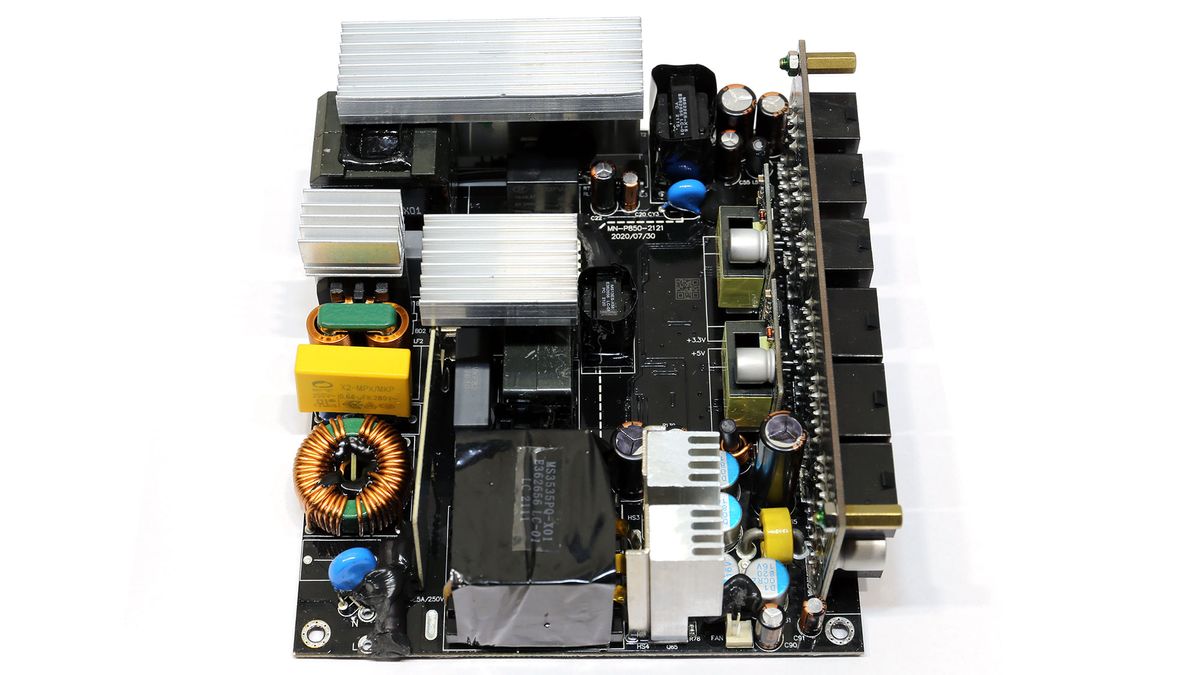 Gigabyte UD750GM