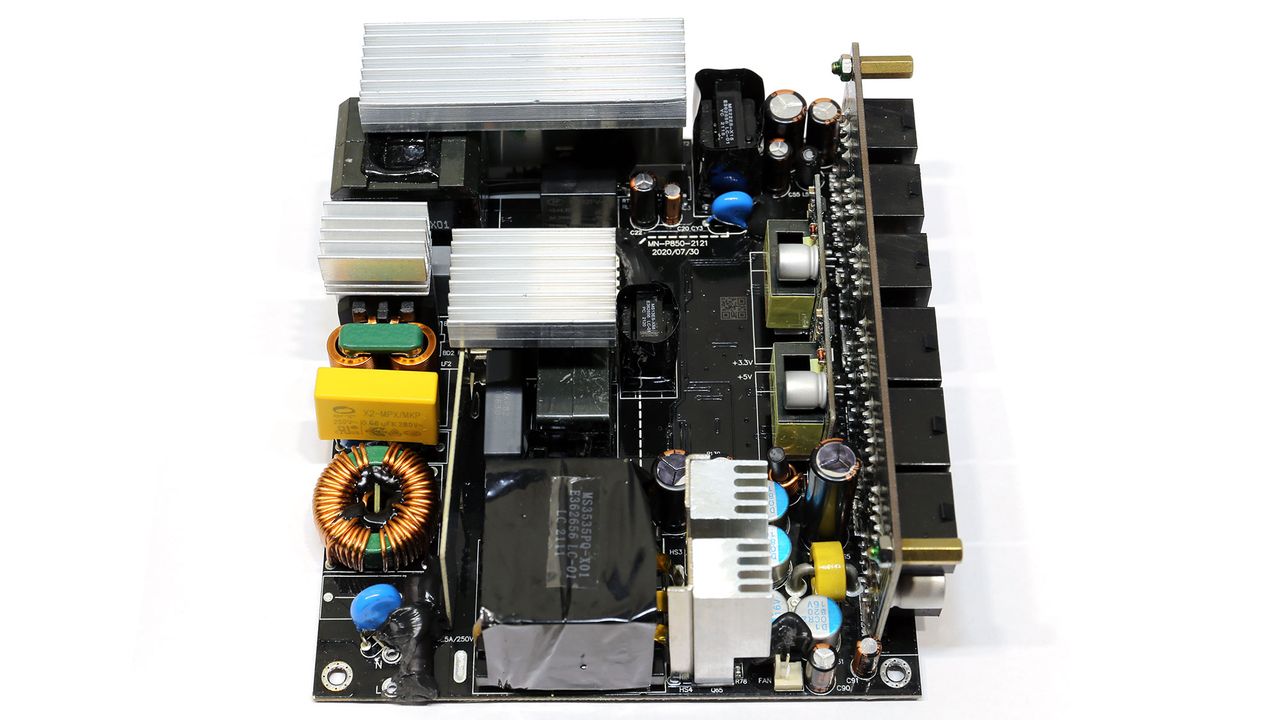 Gigabyte UD750GM