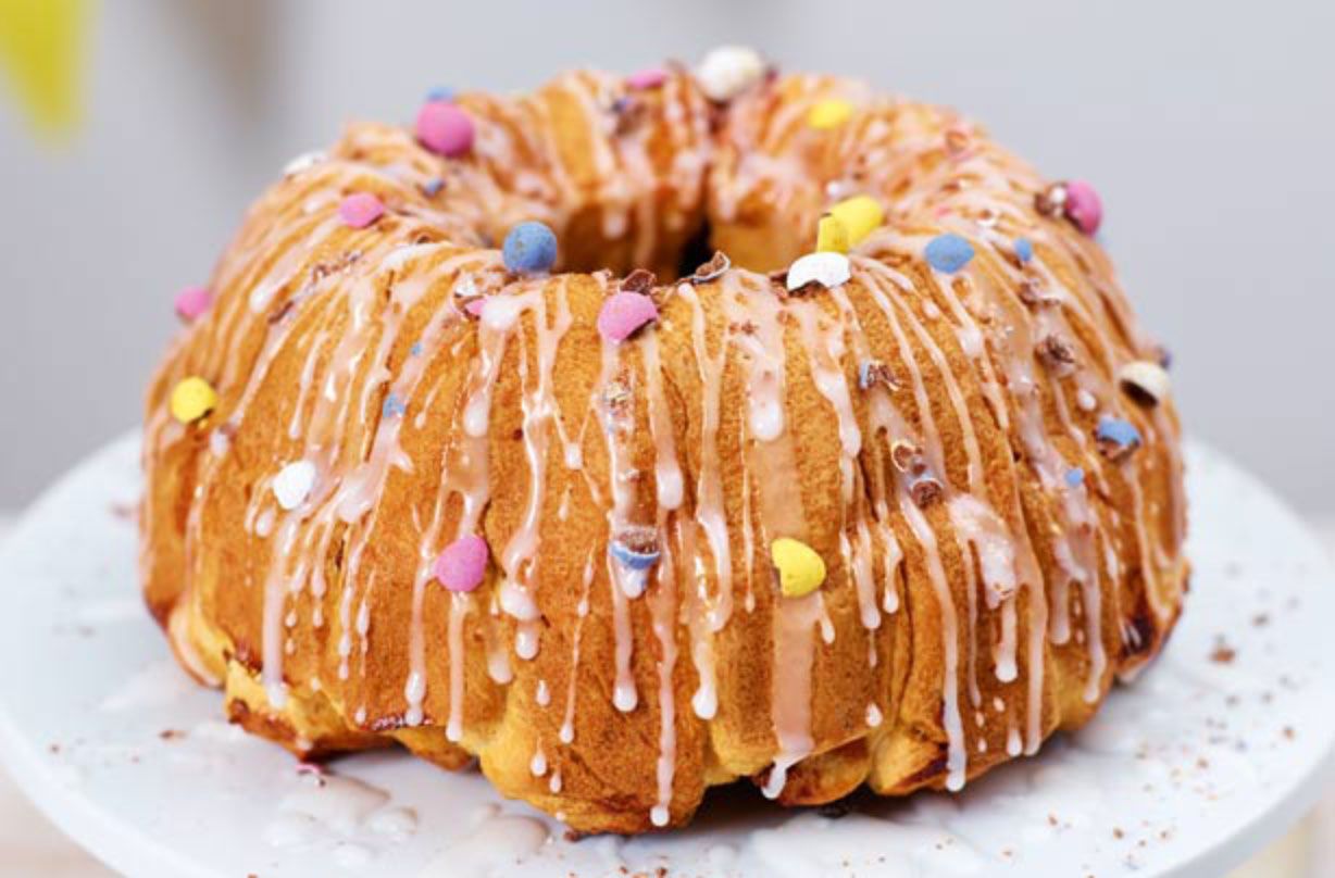 Hot croissant ring cake