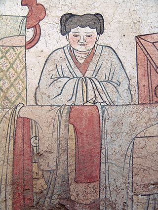 A close-up of another part of the mural found on the west wall of the tomb. The article of clothing on the servant's right has a green diamond-shaped pattern and each diamond has a red flower within it, archaeologists noted.