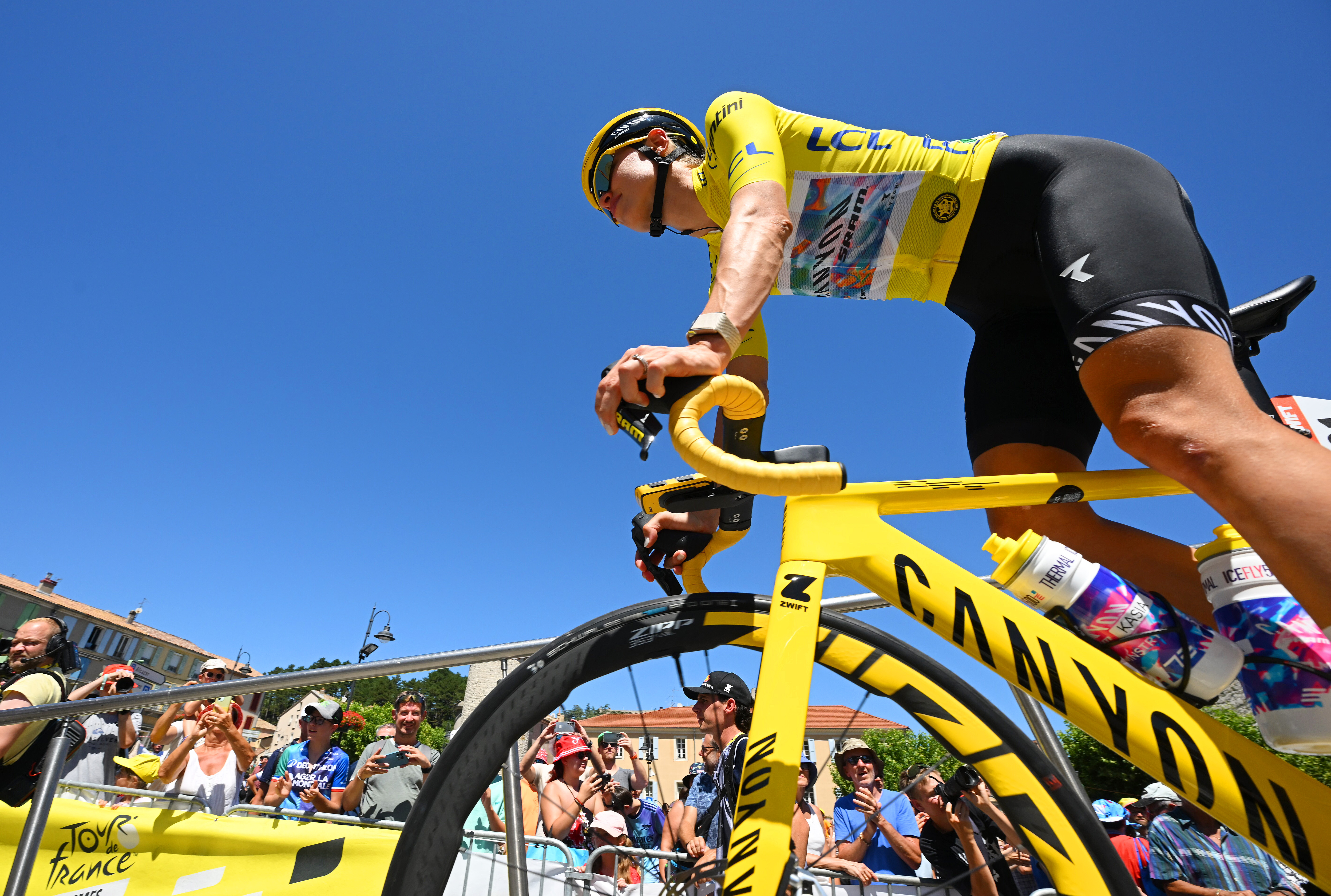 SISTERON, FRANCE - AUGUST 08: Katarzyna Niewiadoma-Phinney of Poland and Team Canyon//SRAM Racing zondacrypto - Yellow Leader Jersey prior to the 5th Tour de France Femmes 2026, Stage 8 a 171.9km stage from Sisteron to Nice / #UCIWWT / on August 08, 2026 in Sisteron, France. (Photo by Tim de Waele/Getty Images)